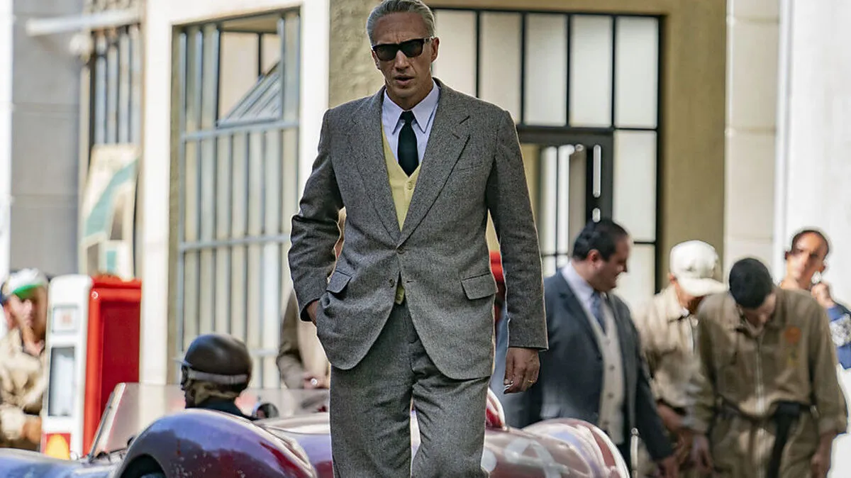 Adam Driver verkörpert den legendären Autobauer und Ex-Rennfahrer Enzo Ferrari