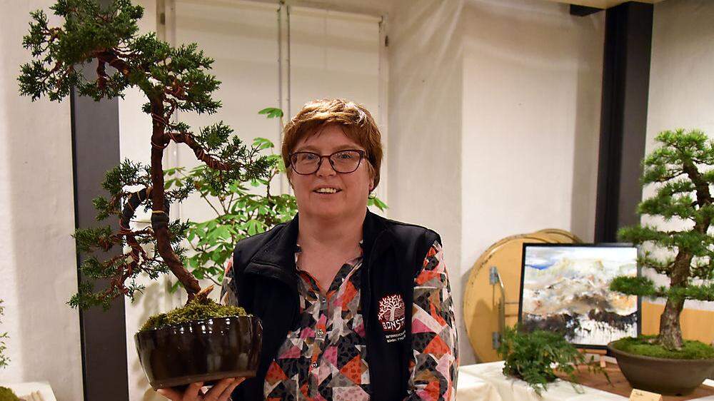 Elke Wewerka: 300 kleine Bäume zuhause. In Friaul wurde sie jetzt Siegerin eines Bonsai-Wettbewerbs