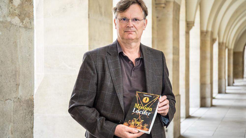 „Eine Mischung aus Wirklichem und Erdachtem“, sagt Lattacher sei sein neuer Roman
