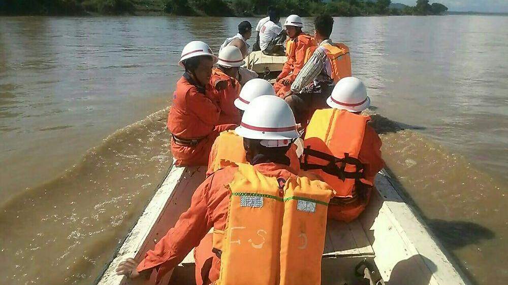 Noch immer finden die Rettungskräfte Leichen im Chindwin-Fluss 