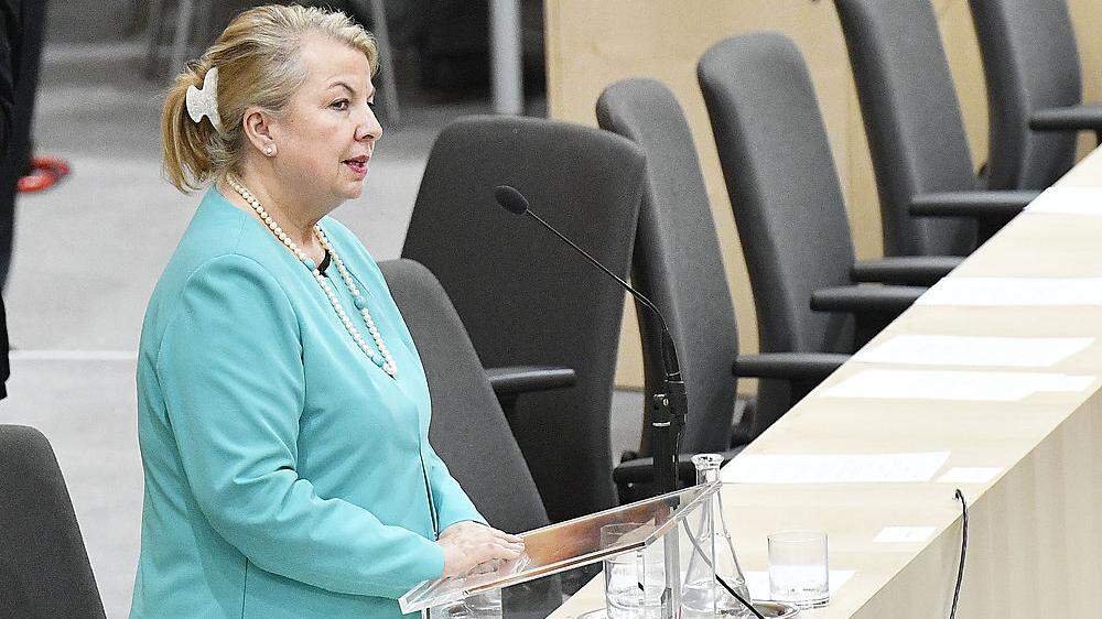 Nach der Kassenreform bringt Sozialministerin Beate Hartinger-Klein (FPÖ) heute ihre zweite große Reform durch den Nationalrat.