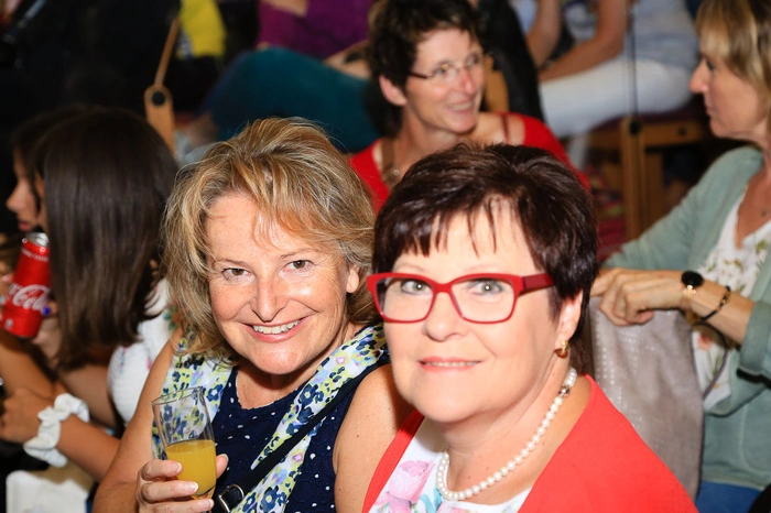 Aber auch Kerstin Haider, Lea Resnicek und Lea Burböck als Löwe, Blechmann und Vogelscheuche, sowie Marene Starchl als wandlungsfähiger Wächter und vor allem Nico Paulin als rockiger Zauberer gebührt großes Lob.