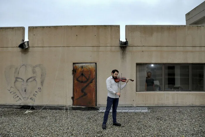 Behrad Soukhakian ist Teil des nationalen Orchester des Landes. Der 37-Jährige spielt auch in der "Tehran Symphony". 
