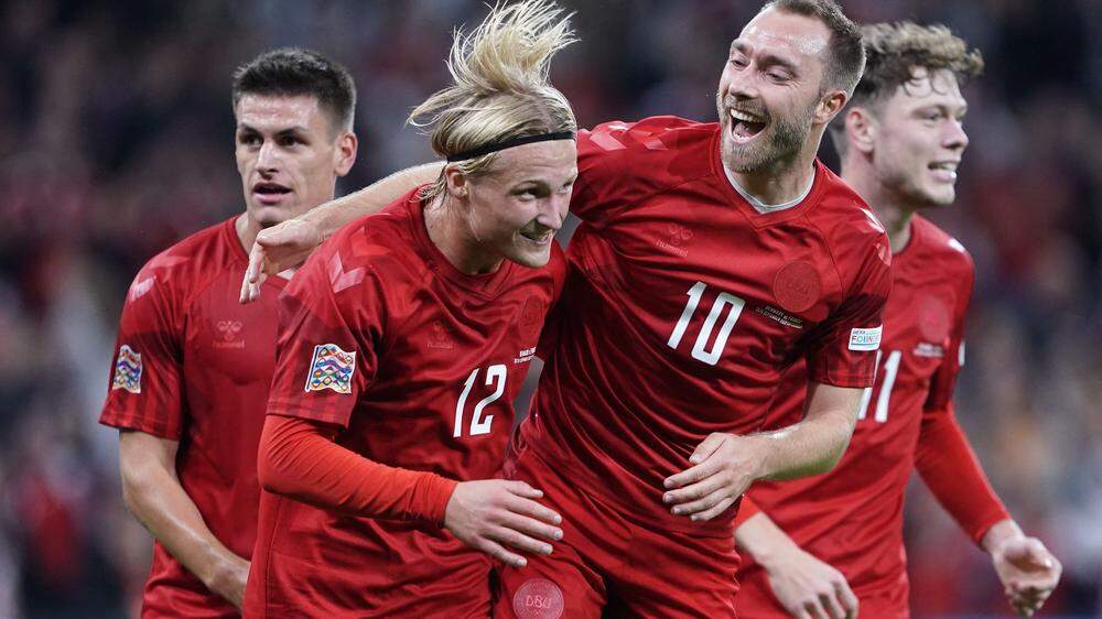 Dänemark rund um Christian Eriksen (2. von rechts) tritt bei der WM mit auffälligen Trikots an