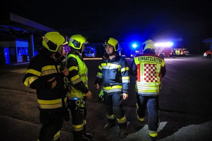 18 Feuerwehrleute nahmen teil, das Einsatzstichwort lautete „Gefahrgutaustritt“.