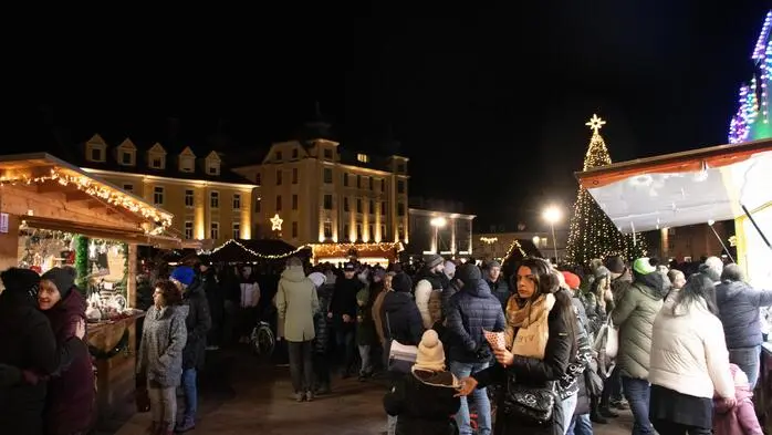 Bei der Eröffnung der Brucker Waldweihnacht am Freitag wurde der Brucker Hauptplatz zu einem stimmungsvollen Weihnachtsdorf