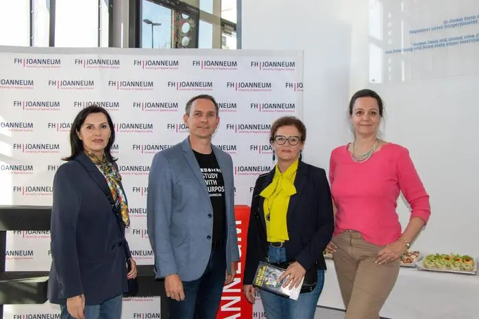 Neben vielen sehr jungen Besuchern informierten sich auch Funktionäre aus der Politik bei der Veranstaltung