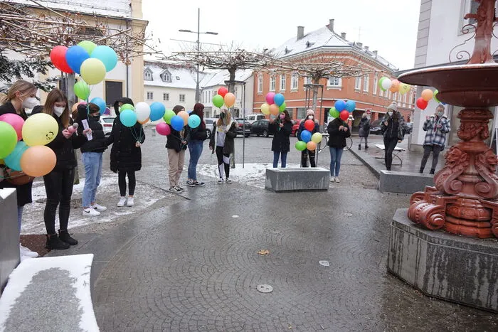 ...an der sich zahlreiche Hartberger Kindergartenkinder, Pädagogen und Schüler der Bafep beteiligten.