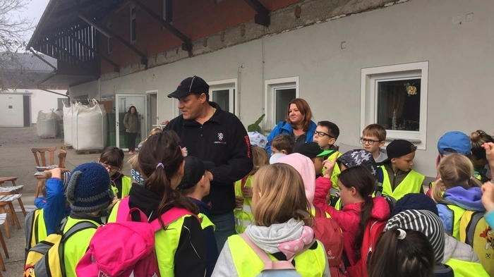 Im Rahmen des Regionalschulen-Projekts von GlaMur lernen Volksschulkinder regionale Produkte und Betriebe kennen.