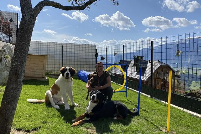 Der gebürtige Salzburger Michael Pließnig absolvierte einen Lehrgang und ist geschulter Hundehalter