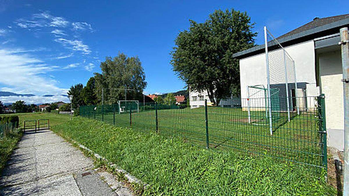 Dieser Spiel- und Fußballplatz der VS 8 St. Andrä ist für einige Anrainer zu laut	