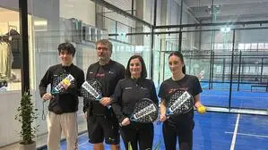 Michael Kernbeis mit seiner Familie im Padel Paradies