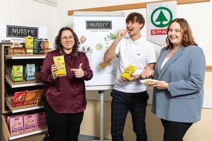 Gleich mal eingekauft haben die Lehrlinge die neuen „NUSSYY Bio-Lecker-Keksi Zitrone-Dinkel“