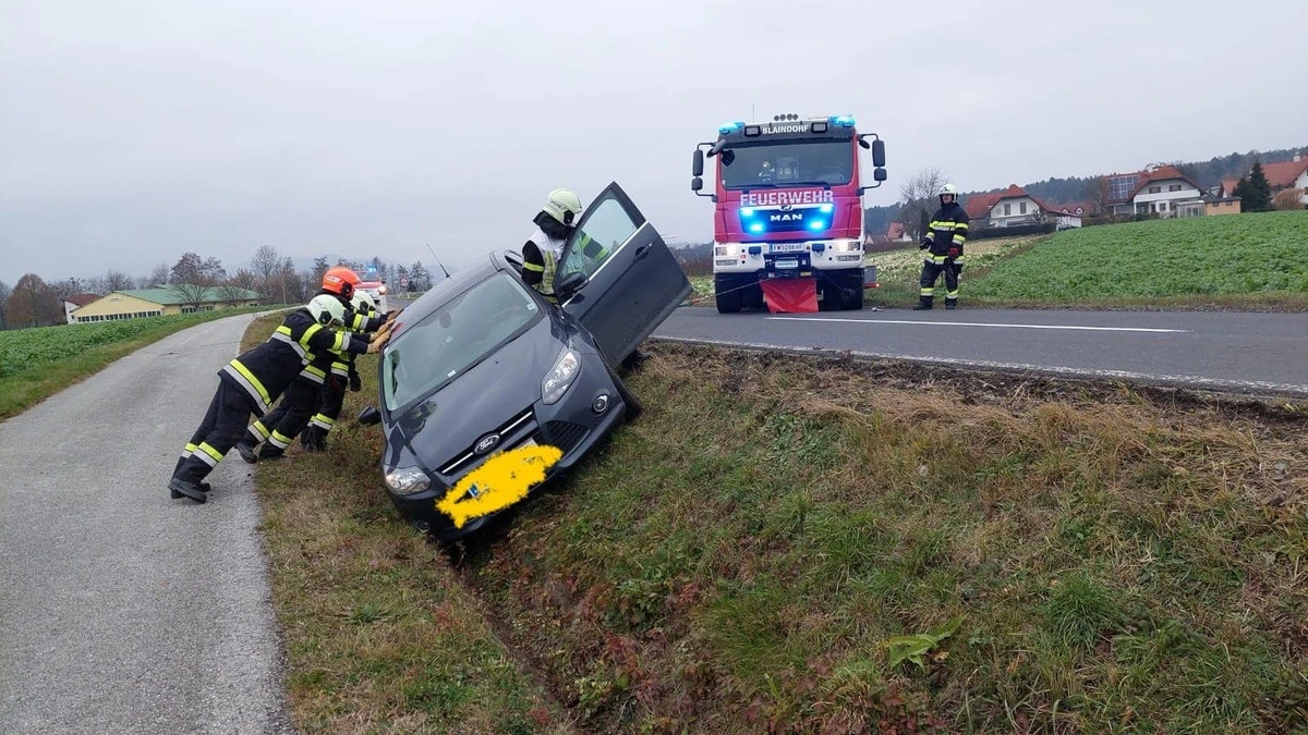 Die FF Blaindorf rückte zu einem Unfall mit verletzter Person auf der L 413 aus