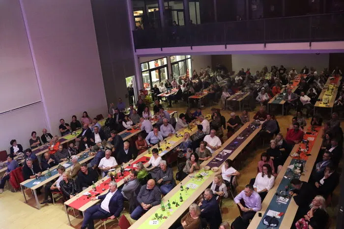 Ein gut gefüllter Saal im Haus der Musik und gute Bewirtung mit Getränken und Speisen sorgten für eine gemütliche Atmosphäre