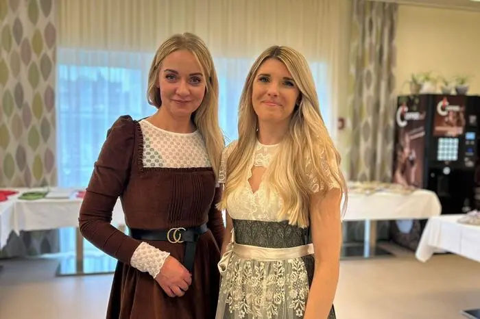 Durch die Eröffnungsfeier führten Martina Sauseng und Heimleitung Jennifer Krenn Salas.