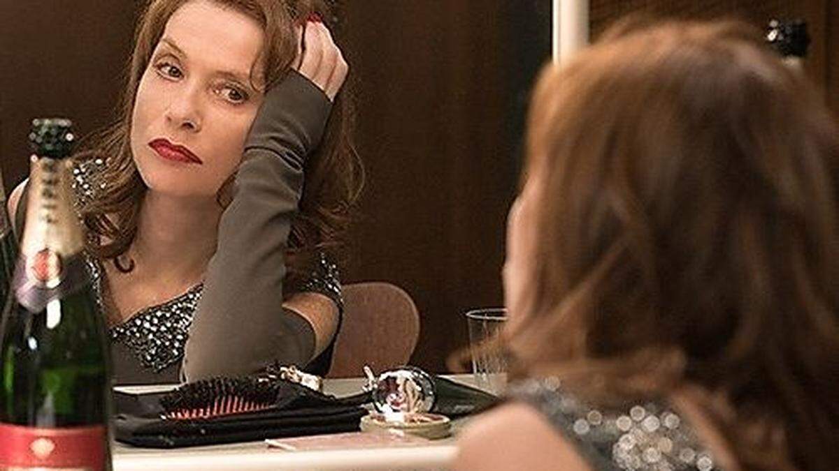 Isabelle Huppert spielt ganz souverän eine Frau nach dem Absturz aus der Glitzerwelt, die wieder Anschluss sucht