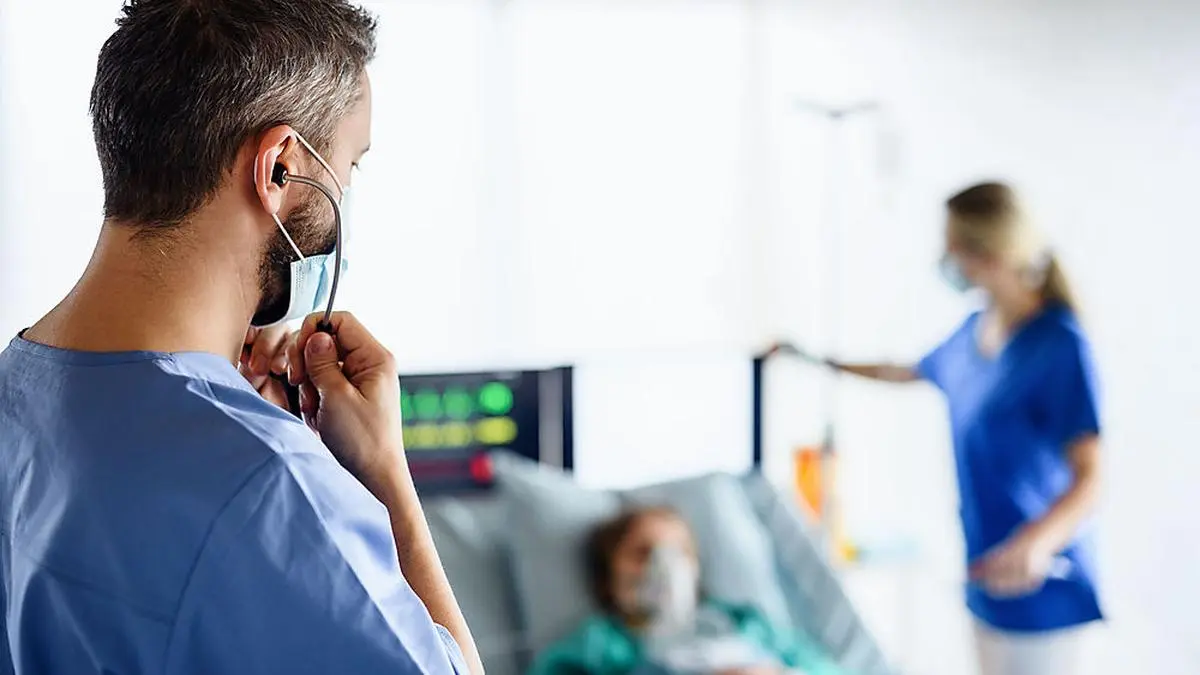 Sujet: Seit fast zwei Jahren ist das Krankenhauspersonal über die Maße gefordert.