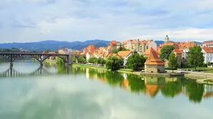 Zwischenstopp in Marburg/Maribor am Ufer der Drau
