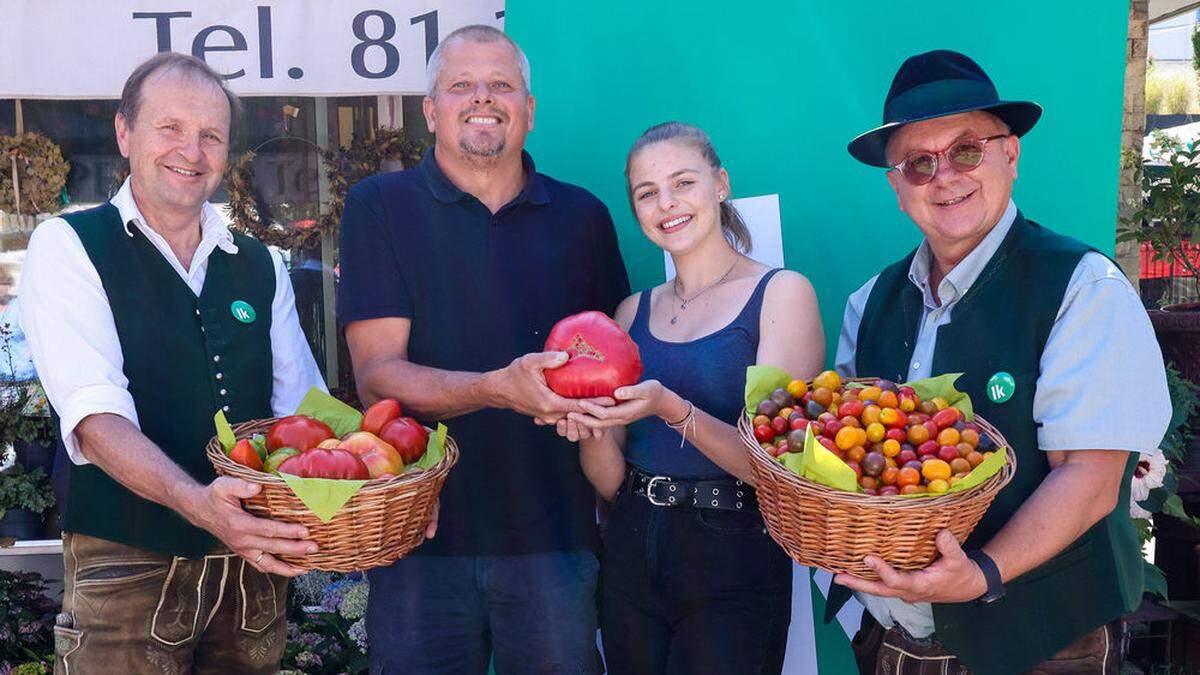 v.l.n.r.: Kammerdirektor Brugner, Herbert Kainer mit Tochter Jasmin, Obmann Fritz Rauer