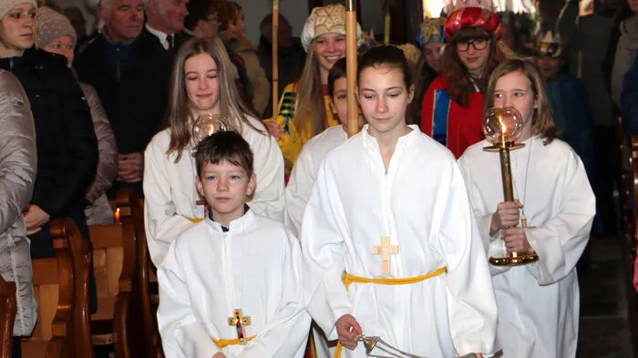 „Ihr seid Botschafter des Friedens!“ Das sind die Worte von Diözesanbischof Wilhelm Krautwaschl, die er am 6. Jänner den Sternsingern in St. Peter ob Judenburg mit auf den Weg gab.