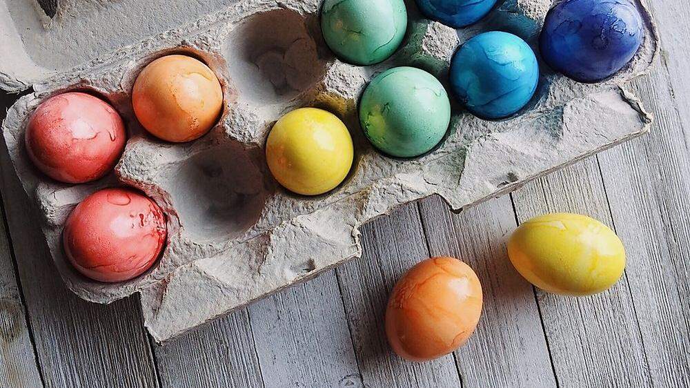 29 von 54 Eierfarben zum Selberfärben enthalten bedenkliche Stoffe 