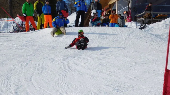 Veranstaltet wurde das Zipfelbob-Rennen von der Skischule Hochrindl und der Herzl Hütte, mit Unterstützung der SHL Hochrindl Lifte GmbH und dem Almengasthof Stoichart.