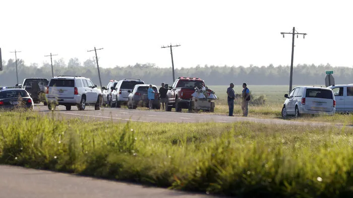 Bei dem Unglück im südlichen Staat Mississippi habe es keine Überlebenden gegeben, berichteten der Nachrichtensender CNN und die Zeitung "The Clarion-Ledger" am Montag unter Berufung auf die Rettungskräfte. Die Ursache des Absturzes war zunächst unklar.