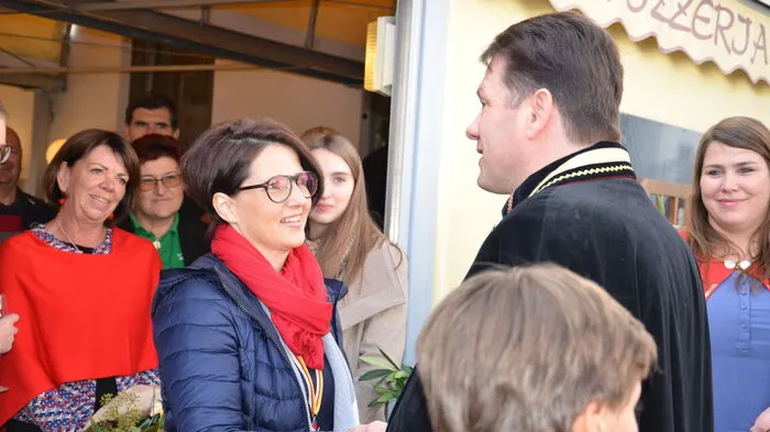 Ernst Pizzato ist der neue Chef der Faschingsgilde Kötschach-Mauthen. Er bedankte sich bei seiner Vorgängerin Sonja Hartlieb für ihr jahrelanges Engagement.