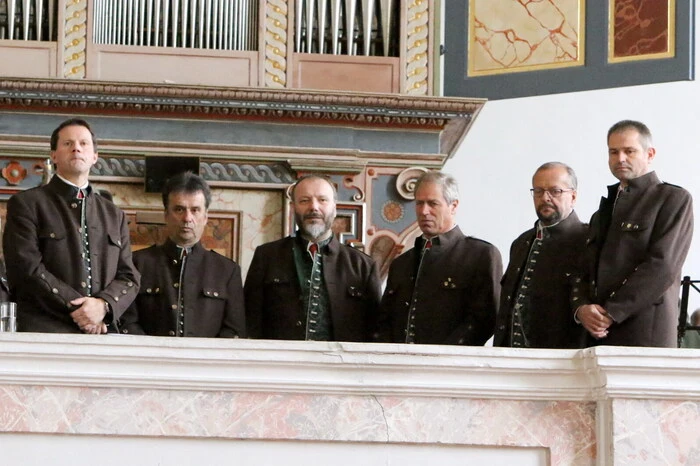 Musikalisch untermalt wurde der Gottesdienst vom „Da 8-Gsong“...