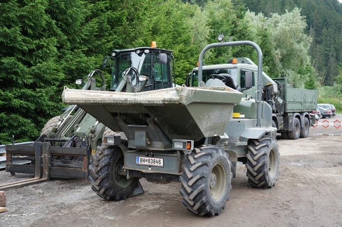 Modernste Ausstattung der Villacher Pioniere: Frontmuldenkippe (Temper)