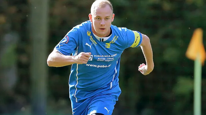 Miran Kelih (24) spielt seit 15 Jahren Fußball. Zuerst bei DSG Zell/Sele, dann beim SAK Klagenfurt und seit 2008 wieder bei DSG Zell/Sele