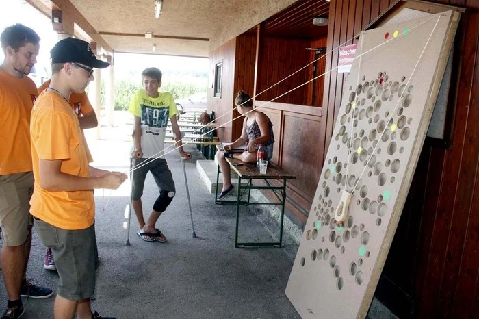 Zehn unterschiedliche Stationen waren zu meistern, wie das knifflige Lochbrett...