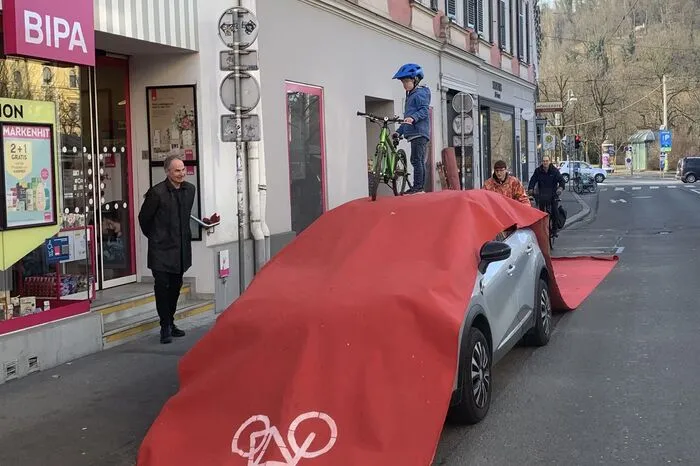 ... forderte die Initiative "MoVe iT" am Montag erneut eine baulich getrennte Hauptradroute in der Grazer Heinrichstraße.