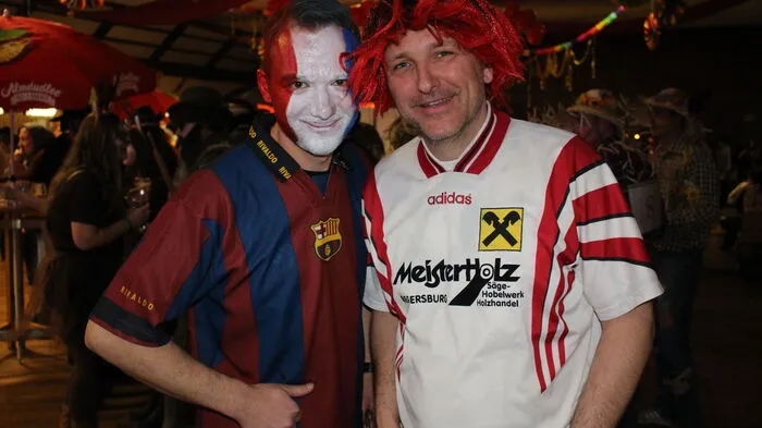 Organisator Wolfgang Fauland (l.) und Kapellenobmann Gernot Lichtenegger (r.) freuten sich über den gelungenen Ball. Seit Herbst wurde an der Organisation gearbeitet und Fauland ist besonders stolz auf das Plakat, das jedes Jahr mit einem Grafiker entworfen wird.