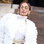 Jennifer Lopez mit kurzen Haaren: Ihr neuer Bob sorgte bei der Schiaparelli-Show für Aufsehen