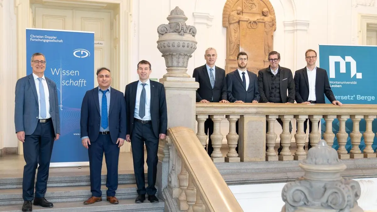 Christian Mitterer (Lehrstuhl für Funktionale Werkstoffe und Werkstoffsysteme), der Leiter des neuen CD-Labors Ebrahim Karimi Sibaki, Vizerektor Helmut Antrekowitsch, Ewald Reisenberger (Primetals Technologies), Alija Vila (Primetals Technologies), Alexander Scheriau (INTECO) und Gernot Hackl (RHI Magnesita)