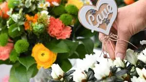 ABD0031_20200212 - WIEN - ÖSTERREICH: ++ THEMENBILD ++ Illustration zum Thema Valentinstag. Im Bild: Blumensträuße aufgenommen am Mittwoch, 12. Februar 2020, in einem Blumengeschäft in Wien. - FOTO: APA/HELMUT FOHRINGER