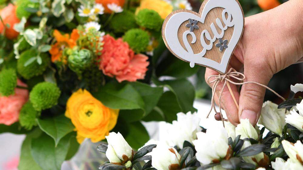 Ein Blumenstrauß zum Valentinstag | Valentinstag heißt Blumen, doch heute ist auch Equal Pay Day 