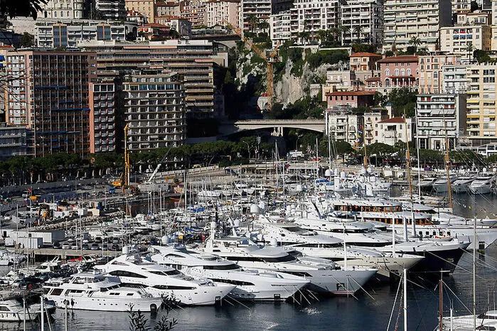 Das kleine Fürstentum Monaco an der Cote d´Azur gilt als Refugium für Millionäre. Bezahlt wird auch dort mit eigenen Euros.