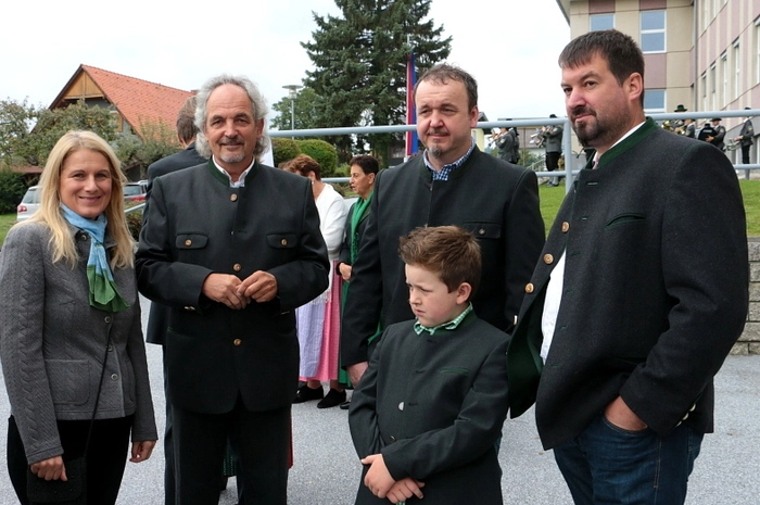 Besuchen doch neben den Kindern aus den Schulsprengel-Gemeinden Edelschrott und Hirschegg-Pack Mädchen und Buben aus weiteren acht Gemeinden des Bezirkes die Volks- und Neue Mittelschule mit ihren Schwerpunkt Musikerziehung.