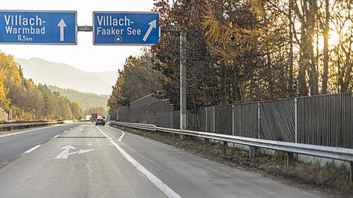 Auch das schon oft in der Kritik gestandene Teilstück mit Verzögerungsstreifen an der Ausfahrt Villach-Faaker See wird erneuert