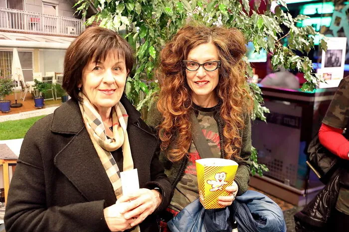 Im Kapfenberger Dieselkino wurde die Premiere des Elfriede Jelinek-Films "Die Kinder der Toten" gefeiert. Kelly, die Regissseurin des Films, hat sich mit Margret Polansky, die im Film eine Touristin spielt, blendend unterhalten.
