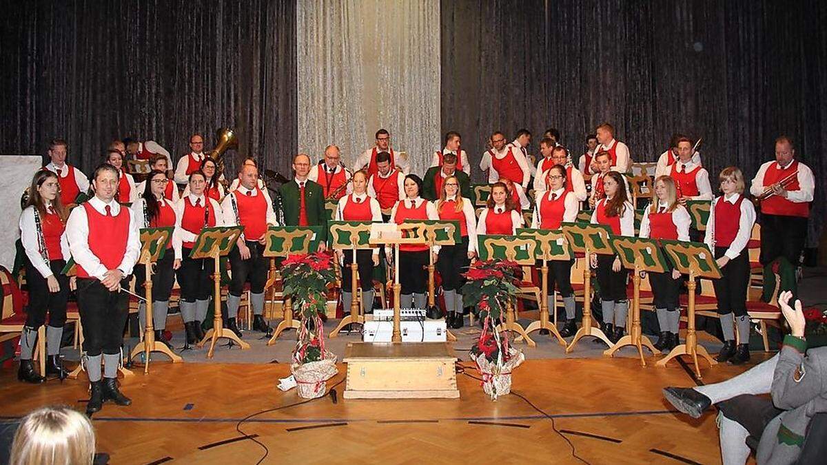 Die Jugendkapelle Mooskirchen gibt am Samstag mehrere Platzkonzerte (Foto vom Weihnachtswunschkonzert 2018)