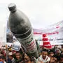 Unterstützer der Houthis gehen gegen die USA auf die Straße 