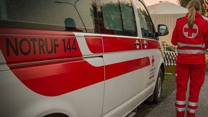 Rettungsautos fuhren vor Grazer Schule vor (Symbolfoto)