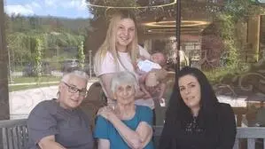 Fünf Generationen vereint: Sabine Köchl (links) mit ihrer Mutter Rita und Tochter Tatjana. Dahinter Enkelin Tamara und Urenkelin Marie