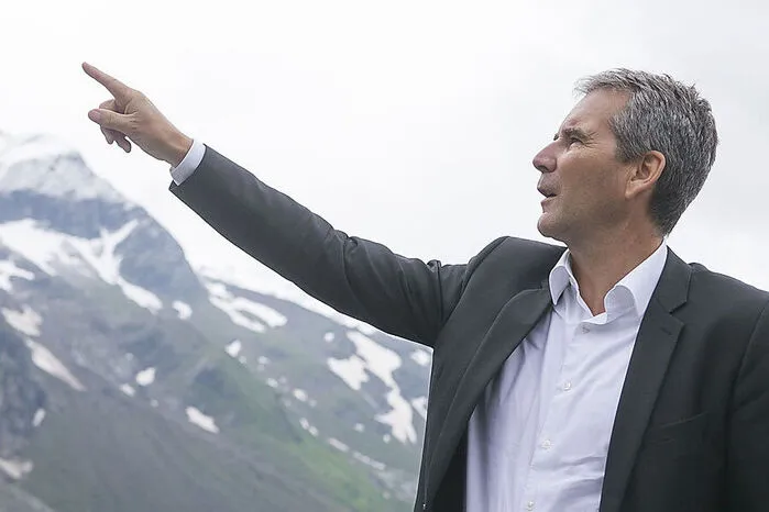 Hartwig Löger: Der Stabilisator Note: 3 Seinen ersten großen Auftritt hatte Hartwig Löger bereits. Auf ein Nulldefizit hat Österreich jahrelang gewartet, 2019, vielleicht auch schon 2018 sollte es so weit sein – auch dank der Konjunktur. Strukturreformen sind mit freiem Auge kaum sichtbar. Als solider Finanzminister ein stabilisierender Faktor in der Regierung.