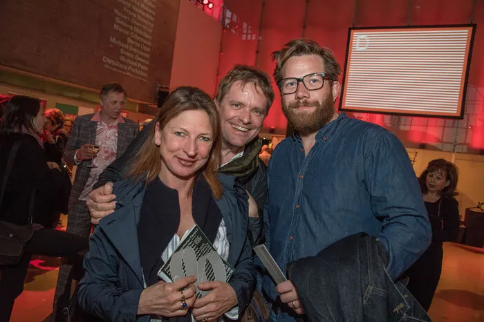 ... sowie die Kulturszene: Schauspielhaus-Intendantin Iris Laufenberg mit ihrem Mann und Schauspieler Fredrik Jan Hofmann (rechts) ...