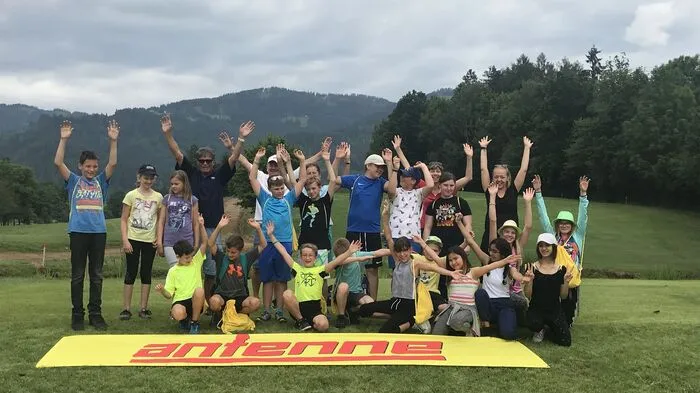 Die NMS St. Marein feiert einen erfolgreichen Golf-Vormittag.